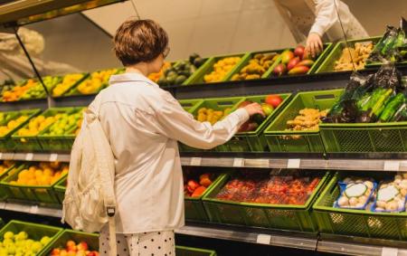 _supermarket_zhinka_ovochi_frukti_gettyimages_2167279875_971a971e6c5c741094ea91d02caa_10.09.26