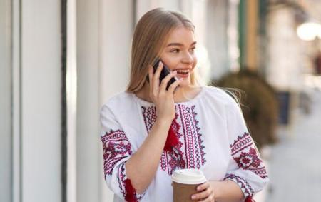_telefon_spilkuetsya_mova_freepik_com_343345_5b1bfdf38833180ac5c5ba5791db_18.07.26