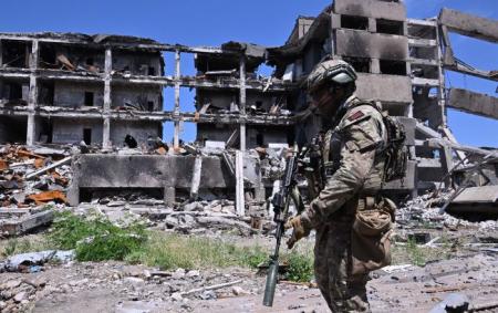 _viyskovi_mariupol_gettyimages_1241340232_0944b6d3aac9a62d1209388e025_02.08.26