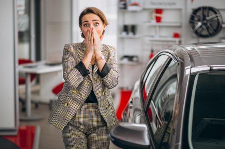 woman-car-showroom_magnific_20.07.26