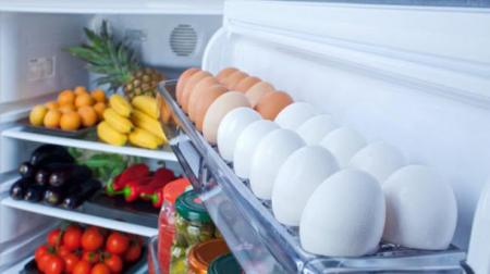 Почему яйца нельзя хранить в дверце холодильника