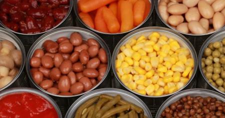 Чому саме ці шість консервів дієтологи радять завжди тримати вдома