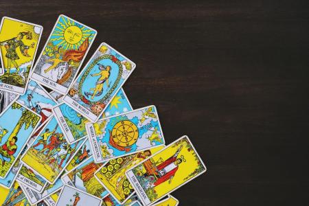 Гороскоп на 16 грудня за картами Таро: Рибам - обман, Овнам - нові можливості