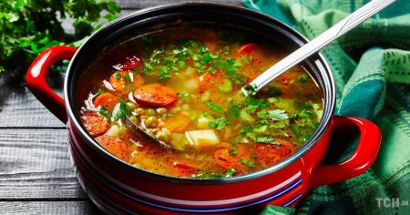 Чому суп смакує краще наступного дня та як правильно зберігати залишки