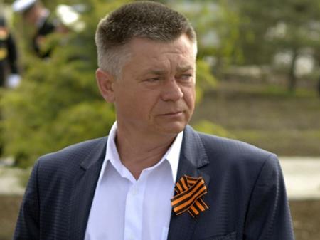 Бежавший из Украины экс-министр обороны застраивает побережье Крыма – РосСМИ