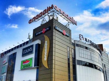 Британская компания продает торговый центр в Киеве