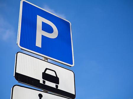 На 68 улицах столицы запретят парковку (список)