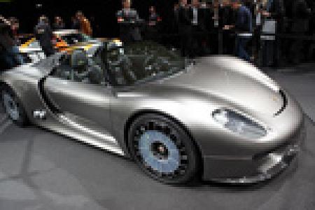 Новинки Женевского автосалона от Porsche и Aston Martin (Фоторепортаж. День 1)