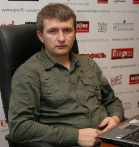 Юрий Романенко: «Нынешнюю ситуацию с Януковичем можно сравнить с огромным метеоритом, который упал в болото»
