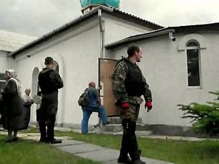 В Крыму «казаки» разгромили храм УПЦ КП и ищут «Правый сектор»