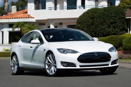 Tesla представила две дешевые версии электрокара Model S