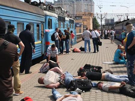 На вокзале в Одессе задержали восьмерых неудавшихся боевиков