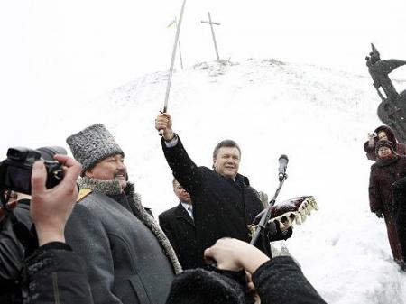Российский писатель признал Януковича «царем горы»