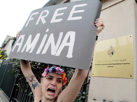 Активисток FEMEN в Тунисе приговорили к лишению свободы