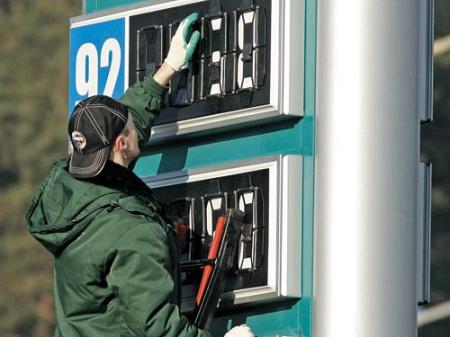 Ціни на бензин, дизель та автогаз прискорили падіння