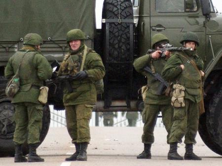 Российские оккупанты начали «легализировать» «зеленых человечков»