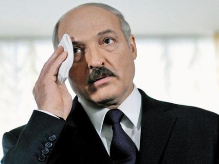 Лукашенко отказался от авиабазы РФ и не взял российский кредит
