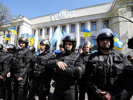 Денис Олейников: в Украине искусственно нагнетается атмосфера заговора против Януковича