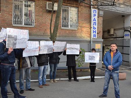 Активисты в Киеве требуют обнародовать преступные схемы личного рейдера Януковича