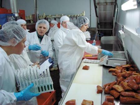 Кого колбасит качество: лишь пять из трехсот мясоперерабатывающих предприятий прошли добровольную проверку качества продукции