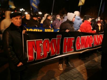 Смолоскипна хода у Києві: нестача молоді у лавах поміркованих націоналістів