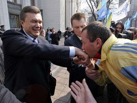 На Януковича подали в суд за узурпацию государственной власти