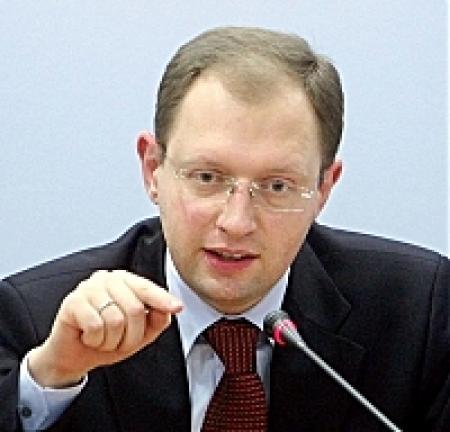 Яценюк раскритиковал гарантии неприкосновенности президента