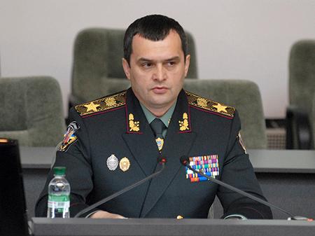 Печерский суд отменил арест имущества экс-министра МВД Захарченко