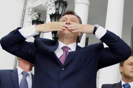Западу предстоит иметь дело с «голубой контрреволюцией» Януковича