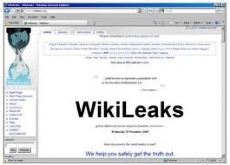 Скандальный сайт Wikileaks рухнул