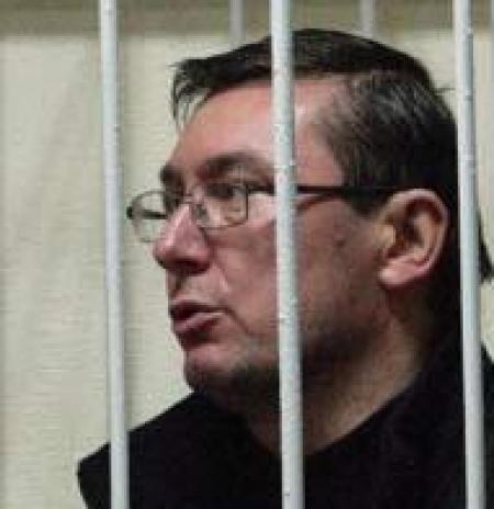 Суд продолжит рассмотрение дела Луценко