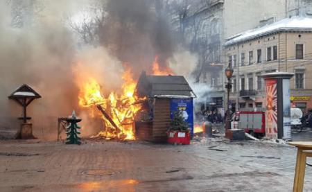 Взрыв во Львове: Двое пострадавших в реанимации, ярмарку закрыли