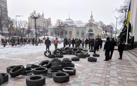 МВД: Возле Рады пострадали 13 полицейских