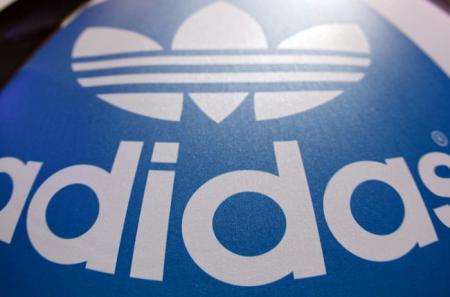 Adidas закрывает 160 магазинов в России из-за санкций и нефти