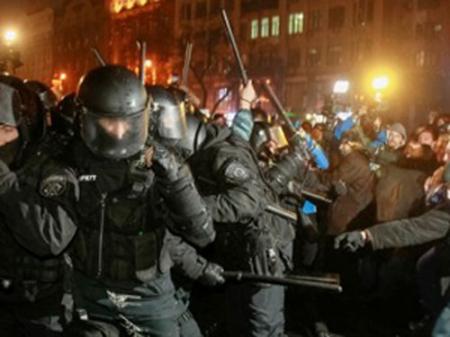 «Беркут» на Грушевского готовится атаковать митингующих