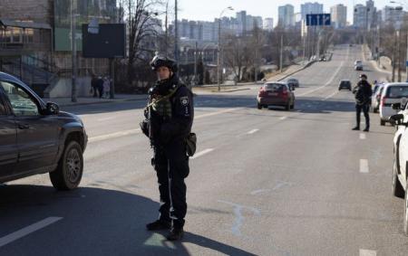 Чи видають повістки на тимчасових блокпостах Києва: що кажуть в КМВА