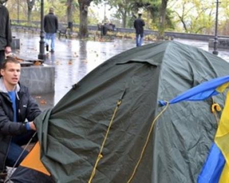 «Титушки» разгромили Евромайдан в Днепропетровске