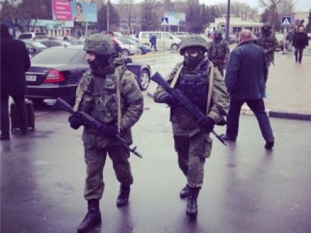 В Крыму уже собралось до 30 тысяч российских военных
