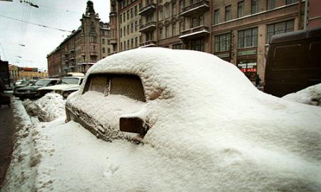 МЧСники требуют денег за освобождение машин из снега