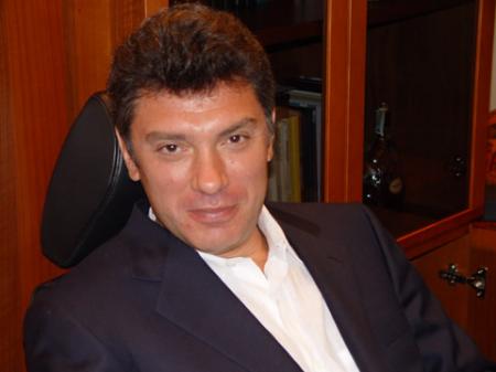 В ФСБ намекают, что Немцова убили из оружия с 