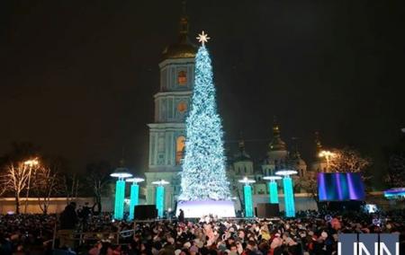  Стало известно, сколько районы Киева потратят на новогодние праздники