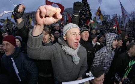 В Москве оппозиция столкнулась с полицией: пострадали обе стороны