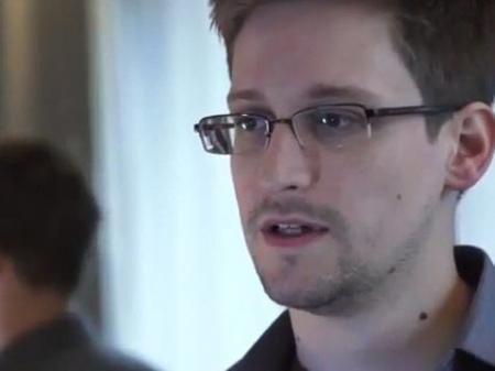 Сноуден попросил у Обамы помилования