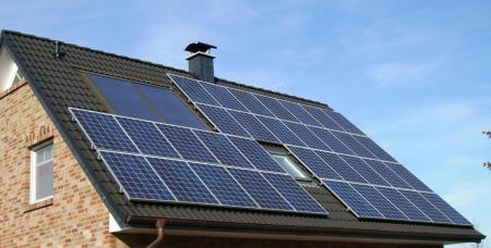 Количество домохозяйств, установивших солнечные панели, увеличилось вдвое