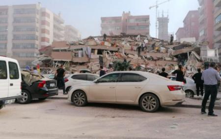 В турецком Измире произошло мощное землетрясение, есть разрушения
