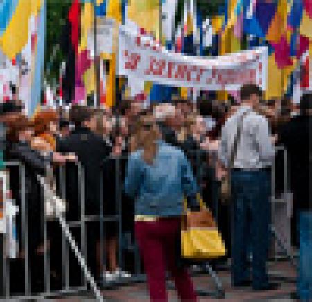 Оппозиция и Партия регионов провели пикет и митинг возле парламента (фоторепортаж)