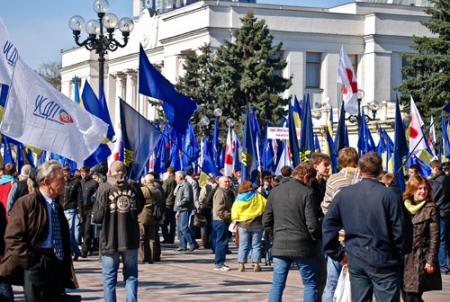 Верховная Рада обрастает палатками протестующих 