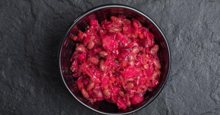 Буряк, тушкований з капустою і квасолею: незвичайний рецепт корисного гарніру