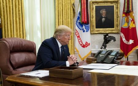 2_donald_tramp_ovalnii___kabinet_gettyimages_1227630163_6bdd591002fa5943c647d5bbb0dcf9a1_650x410_20.01.26