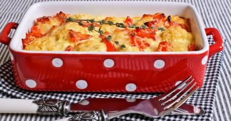 Запіканка з цвітної капусти з куркою, грибами та солодким перцем: простий рецепт